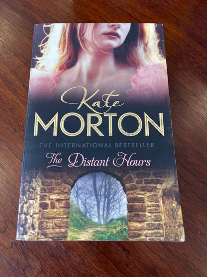 Distant hours. Kate Morton. 2012.