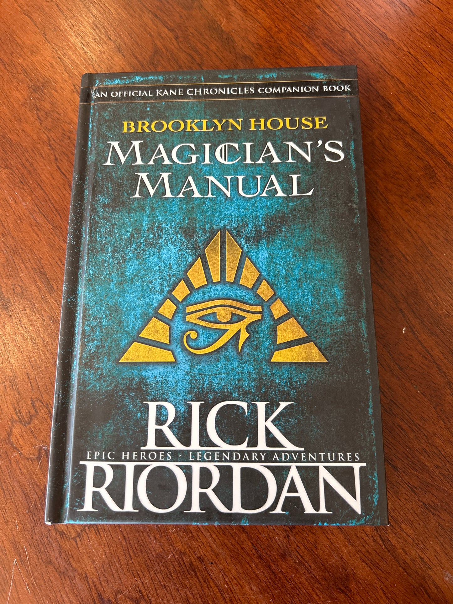 Brooklyn House magician’s manual. Rick Riordan. 2018.