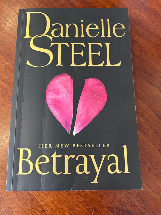 Betrayal. Danielle Steel. 2012.