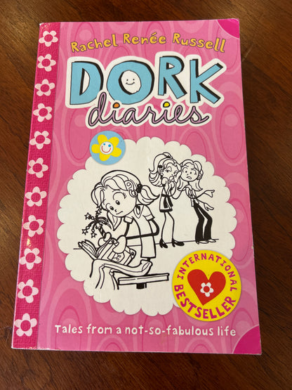 Dork diaries. Rachel Renee Russell. 2010.