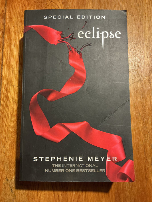 Eclipse. Stephenie Meyer. 2008.