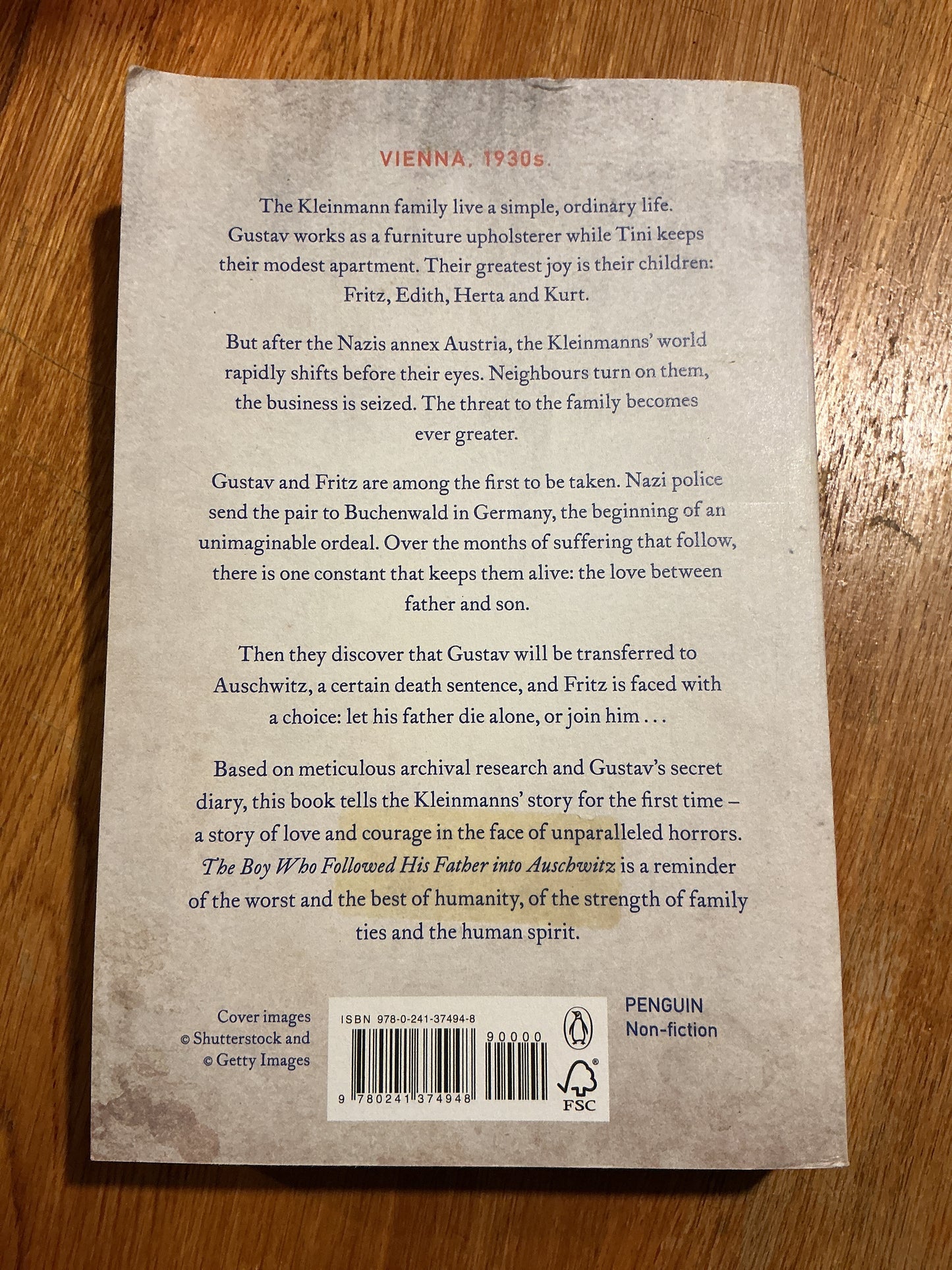 Boy who followed his father into Auschwitz. Jeremy Dronfield. 2019.