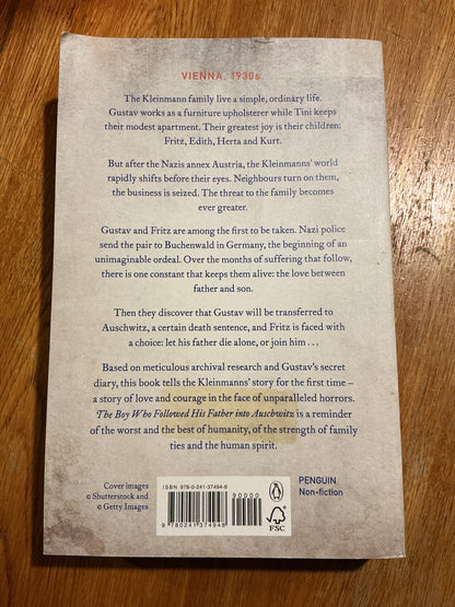 Boy who followed his father into Auschwitz. Jeremy Dronfield. 2019.