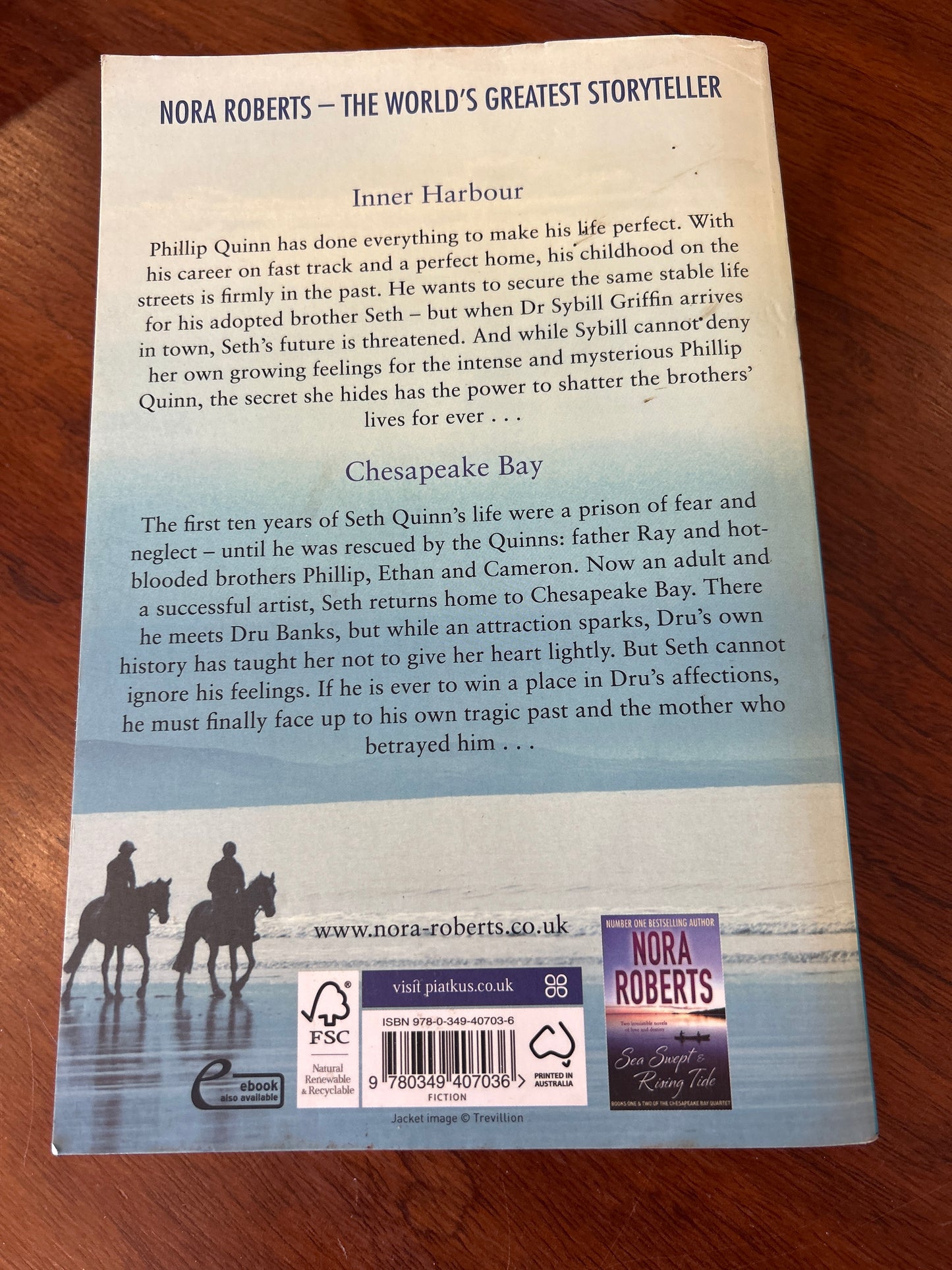 Inner harbour & Chesapeake blue. Nora Roberts. 2014.