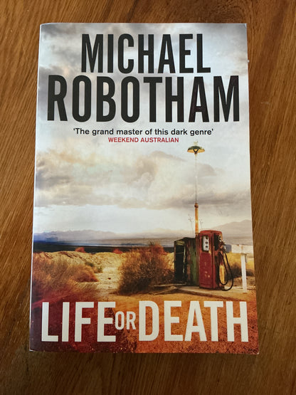 Life or death. Michael Robotham. 2014.