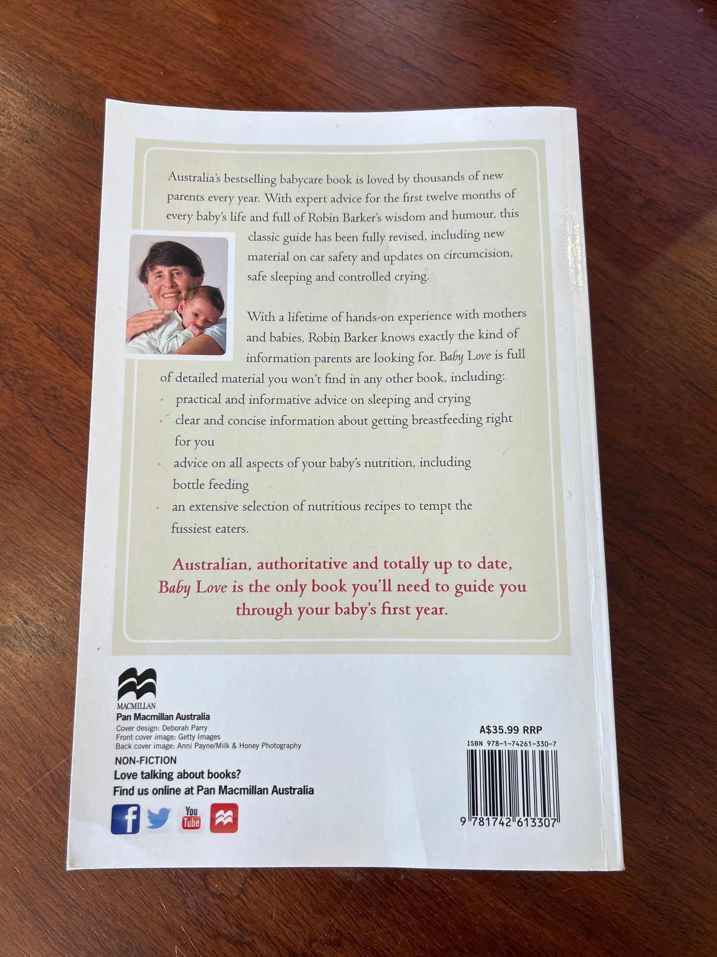Baby love: everything you need to know about your new baby. Robin Barker. 2017.