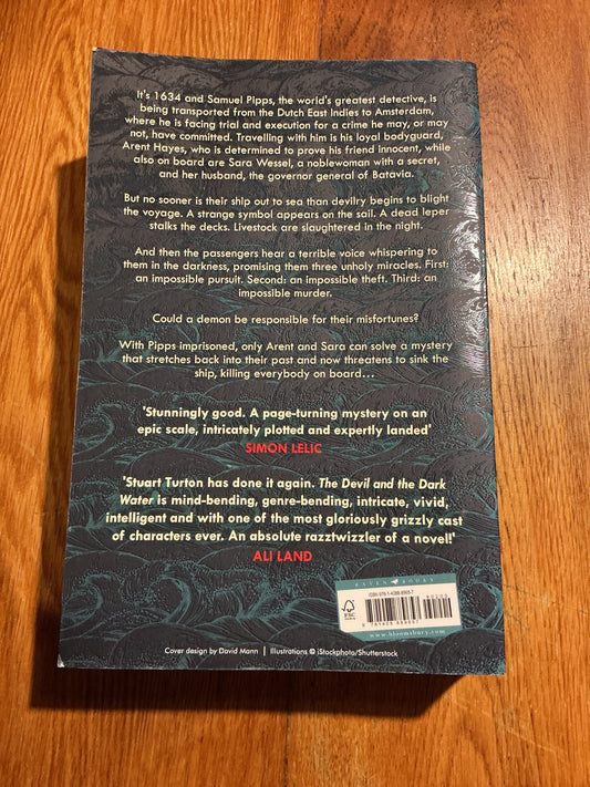 Devil and the dark water. Stuart Turton. 2020.