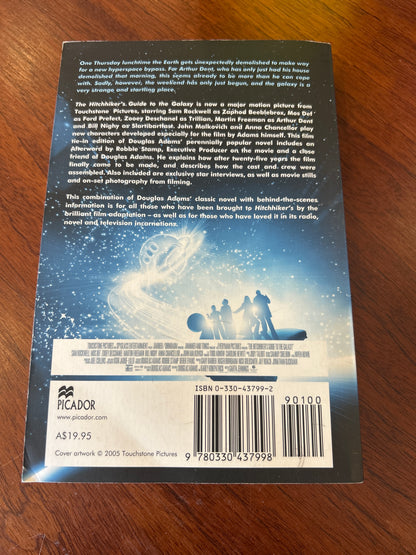 Hitchhiker’s guide to the galaxy. Douglas Adams. 2005.