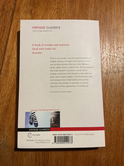 Alice’s adventures in wonderland and Through the looking glass. Lewis Carroll. 2007.