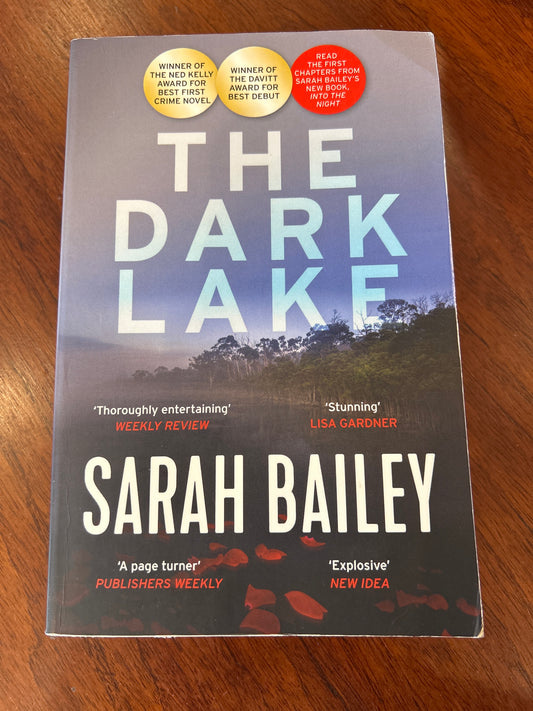 Dark lake. Sarah Bailey. 2018.