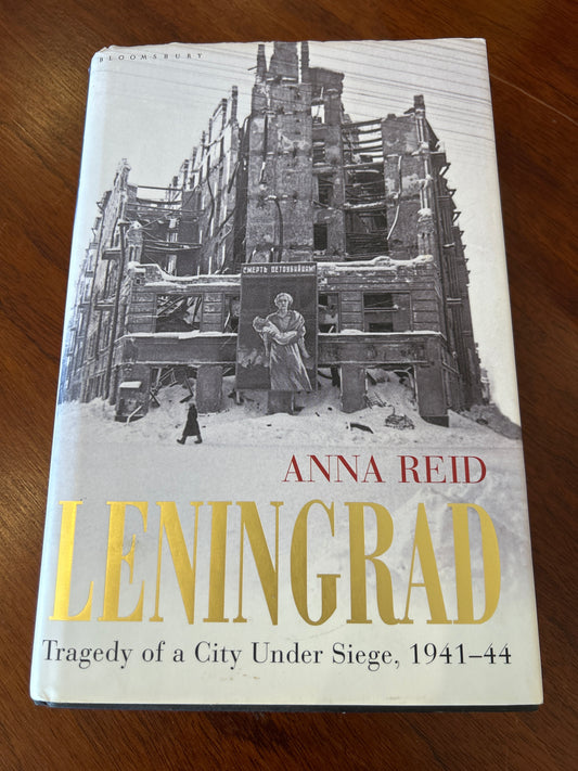 Leningrad: tragedy of a city under siege 1941-44. Anna Reid. 2011.