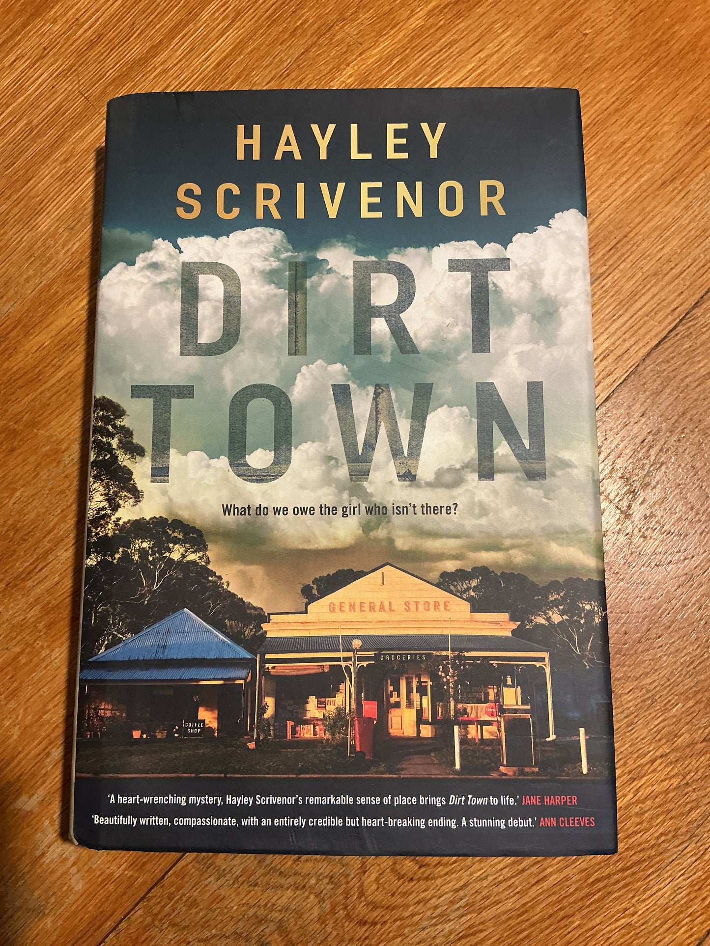 Dirt town. Hayley Scrivenor. 2022.