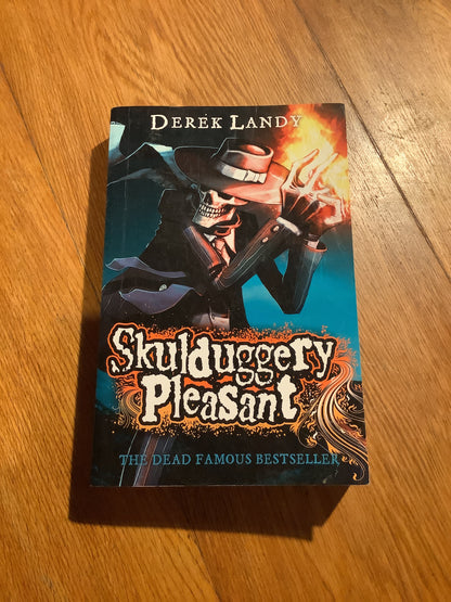 Skulduggery pleasant. Derek Landy. 2007.