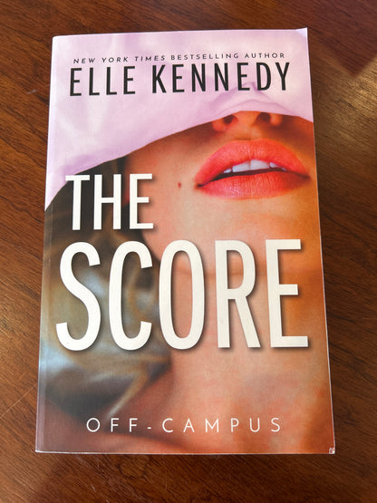 The score off-campus. Elle Kennedy. 2021.