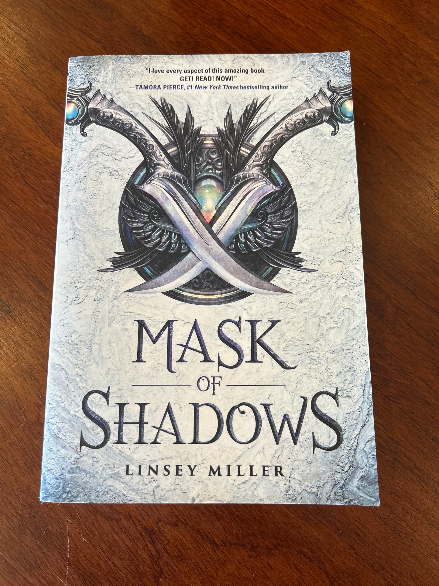 Mask of shadows. Linsey Miller. 2018.