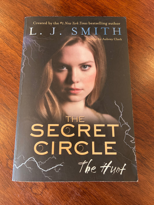 Secret Circle: the hunt. L.J. Smith. 2012.