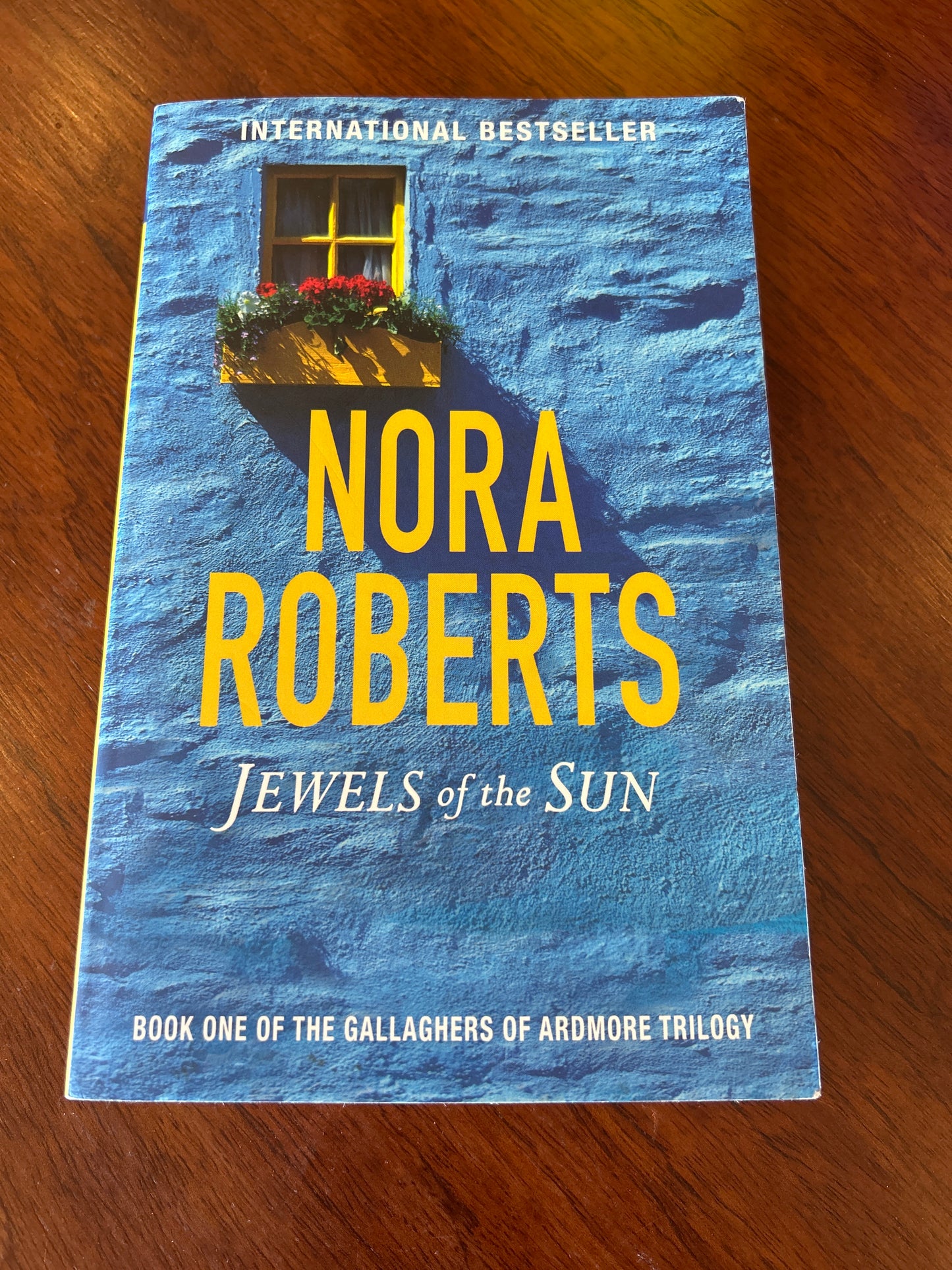 Jewels of the sun. Nora Roberts. 2016
