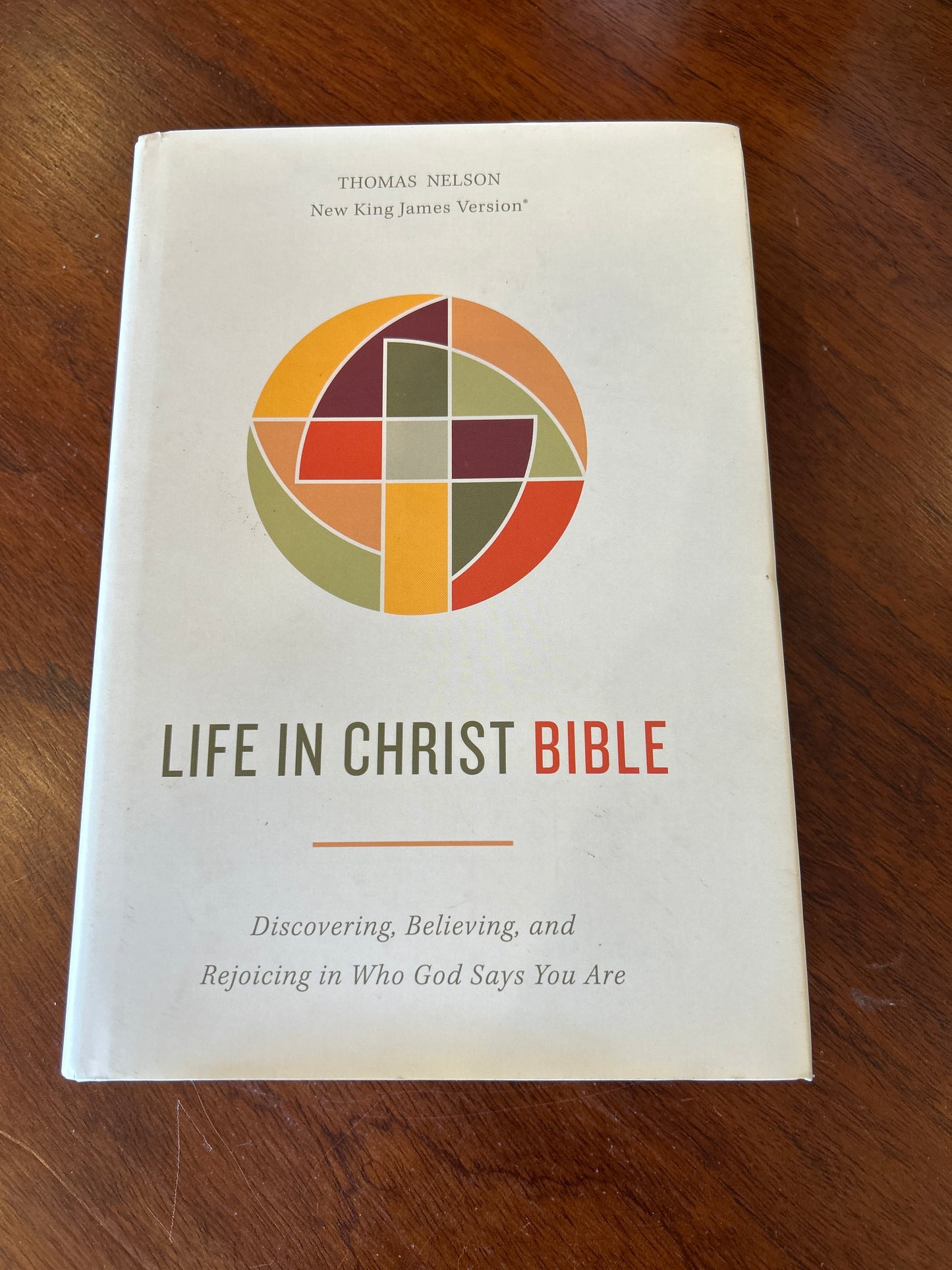 Life in Christ Bible: discovering, believing and rejoicing in who god says you are. [n. a.]. 2024.