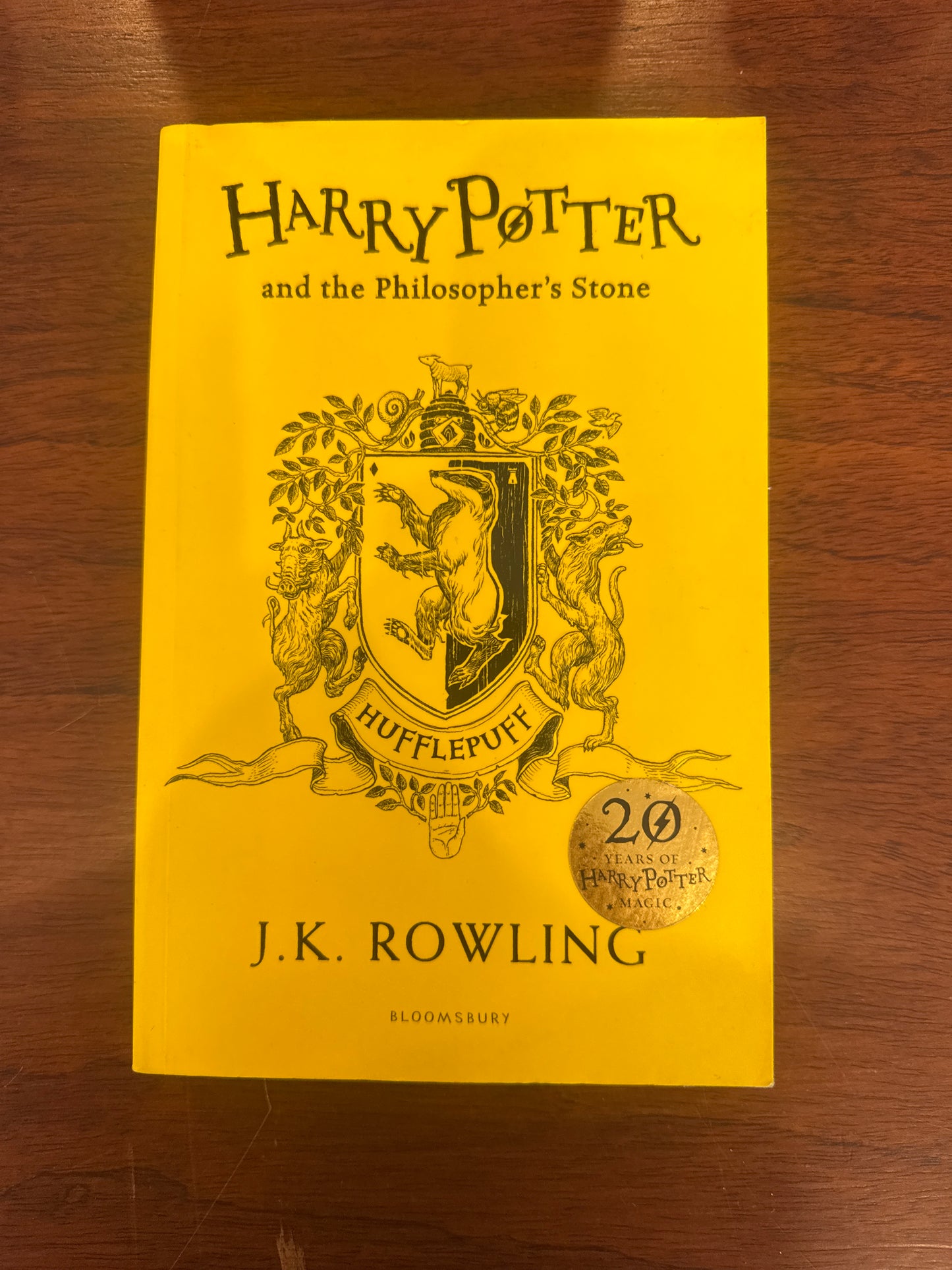 Harry Potter & the Philosopher's stone. J.K. Rowling.
