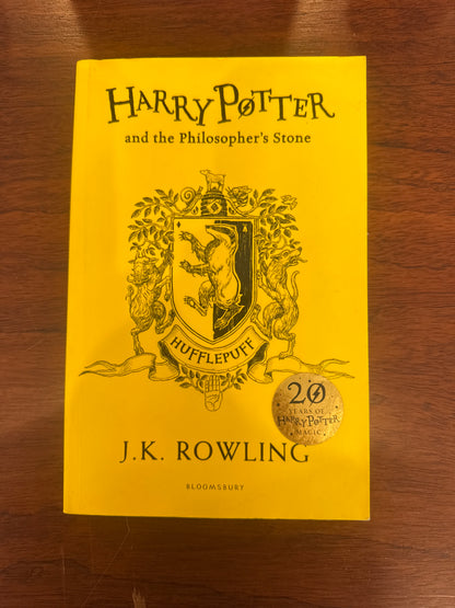 Harry Potter & the Philosopher's stone. J.K. Rowling.