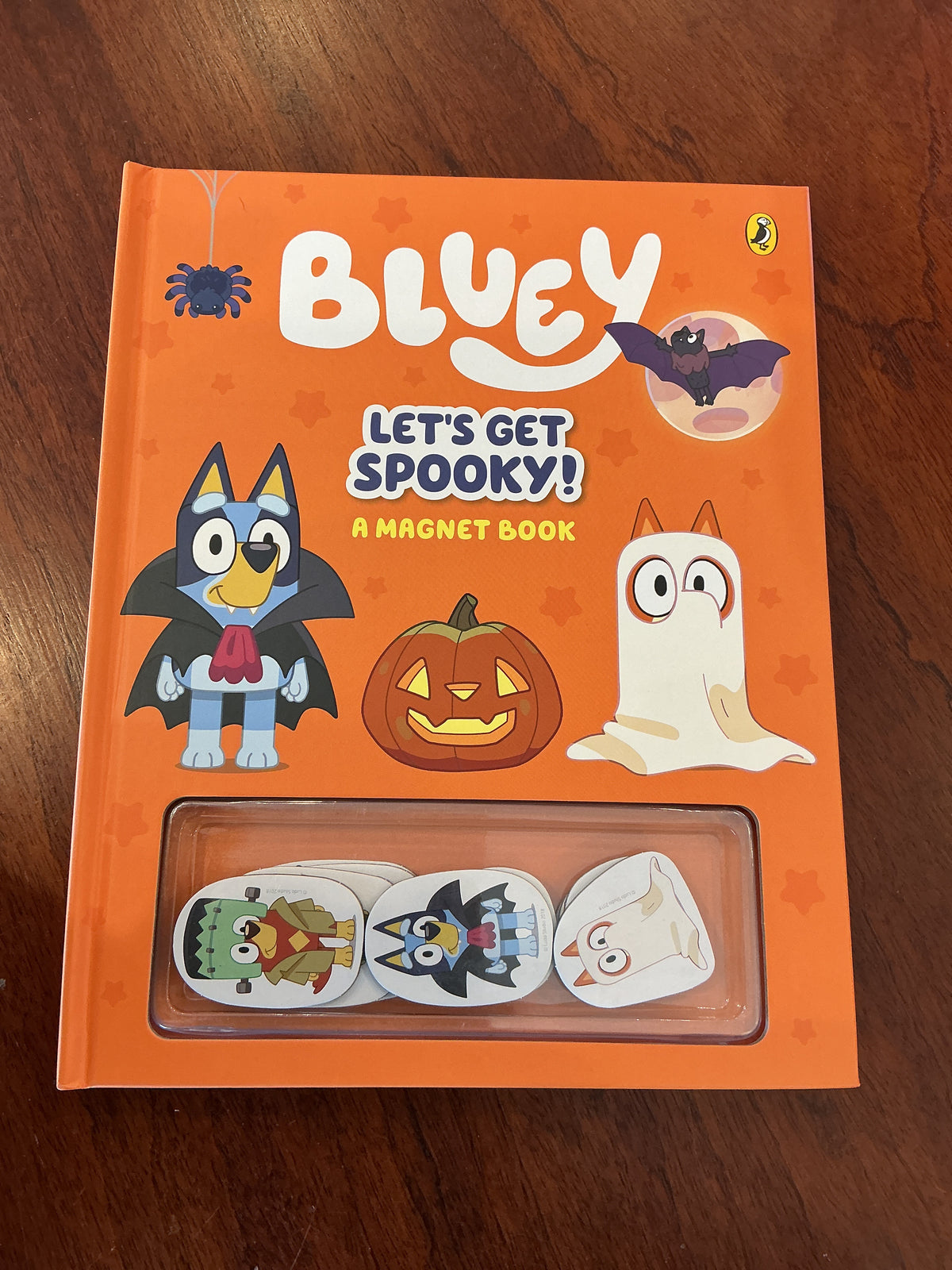 Bluey: let’s get spooky: a magnet book. 2022.