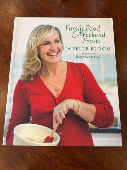 Family food & weekend feasts. Janelle Bloom. 2010.