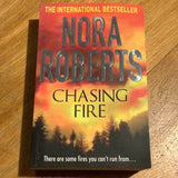 Chasing fire. Nora Roberts. 2012.