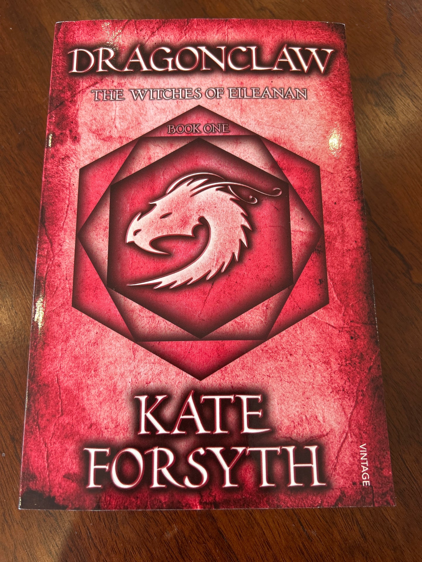 Dragonclaw. Kate Forsyth. 2015.