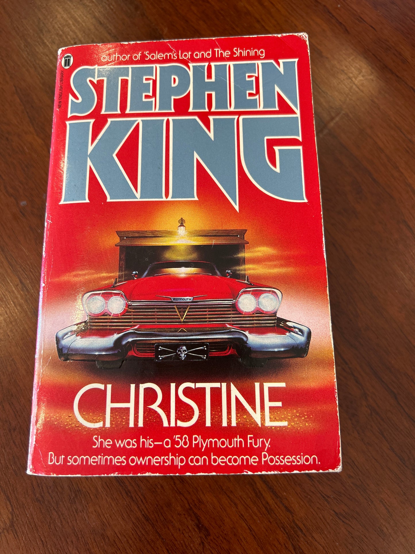 Christine. Stephen King. 1983.