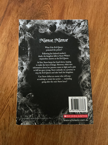 Mirror, mirror: a twisted tale. Jen Calonita. 2019.