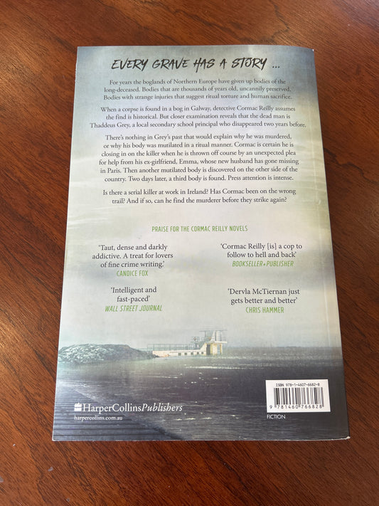 Unquiet grave. Dervla McTiernan. 2025.
