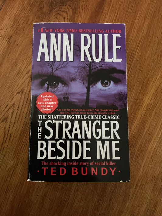 Stranger beside me. Ann Rule. 2009.