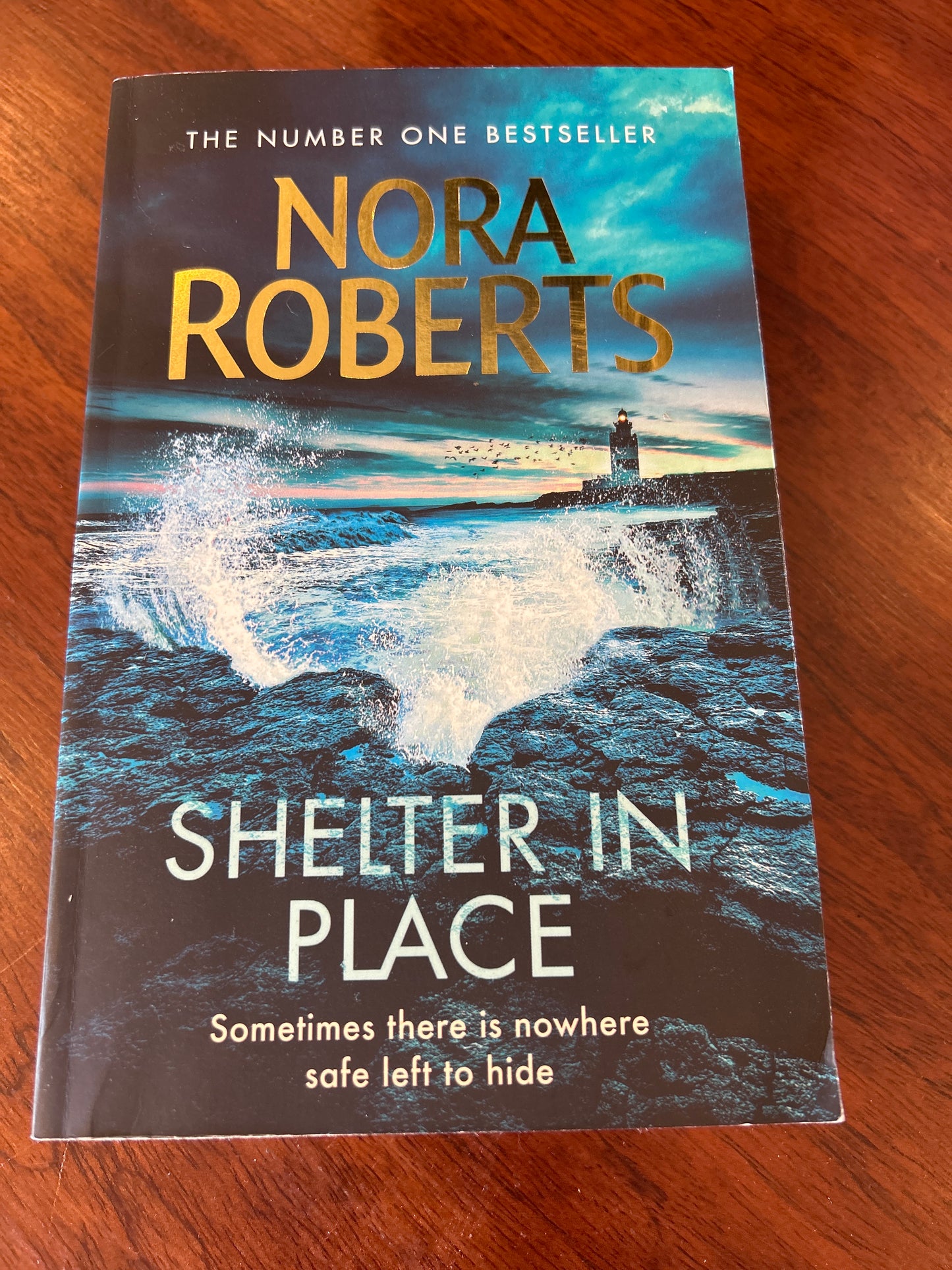 Shelter in place. Nora Roberts. 2019.