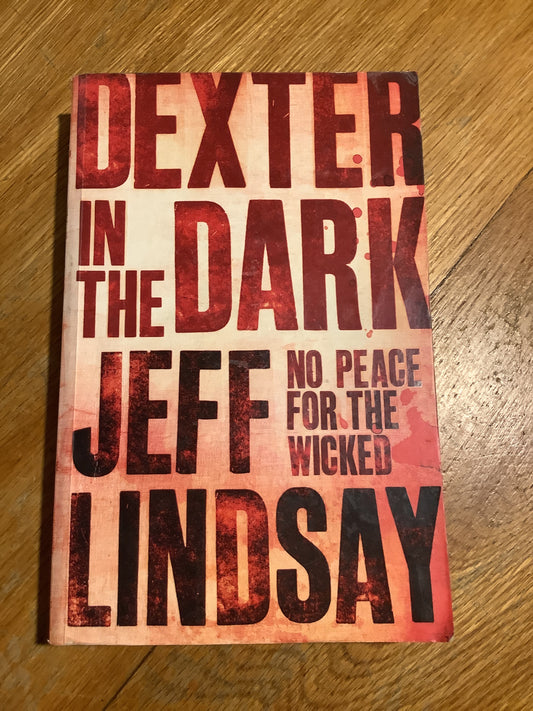 Dexter in the dark. Jeff Lindsay. 2008.