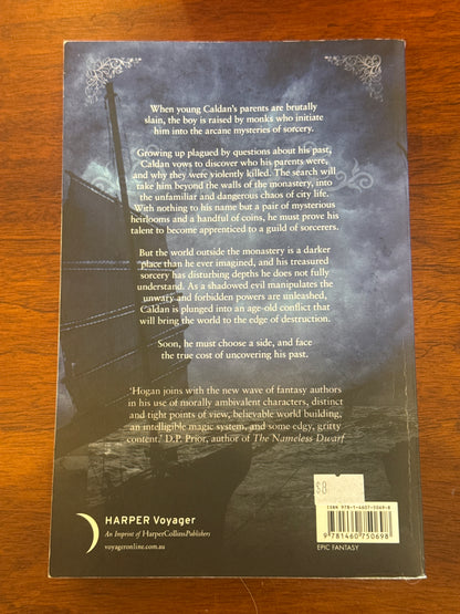 Crucible of souls. Mitchell Hogan. 2015.