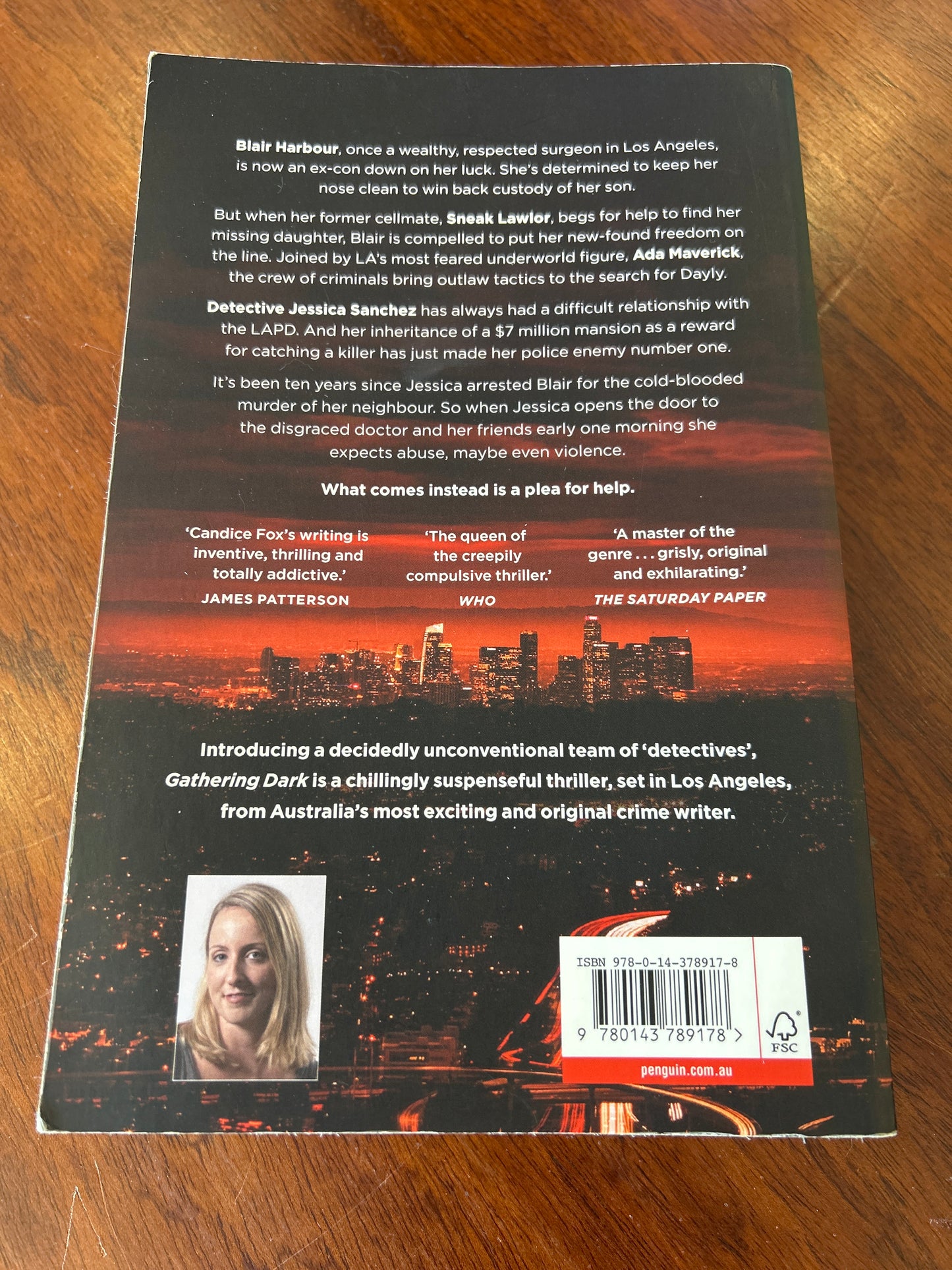 Gathering dark. Candice Fox. 2020.
