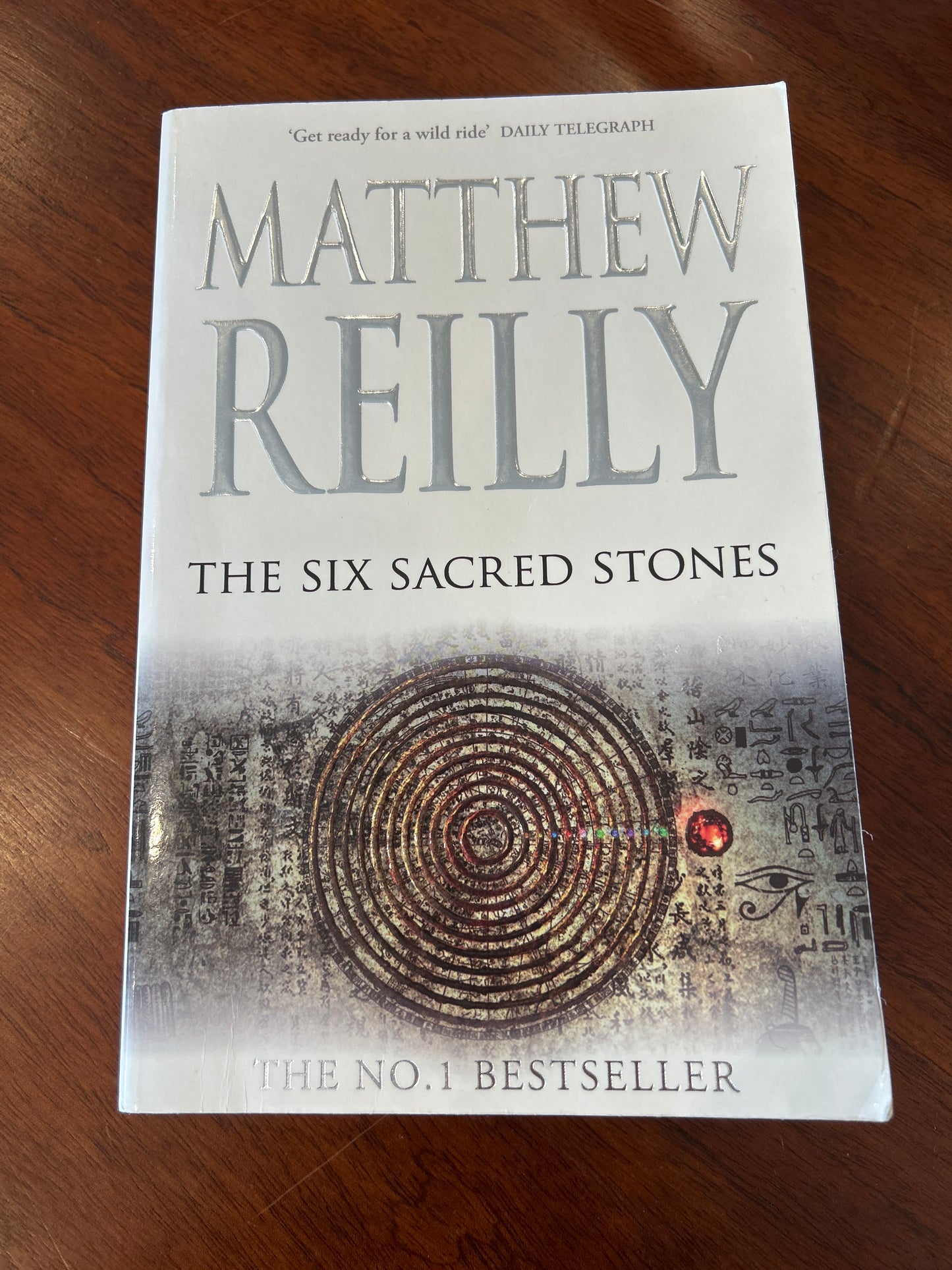 Six sacred stones. Matthew Reilly. 2008.