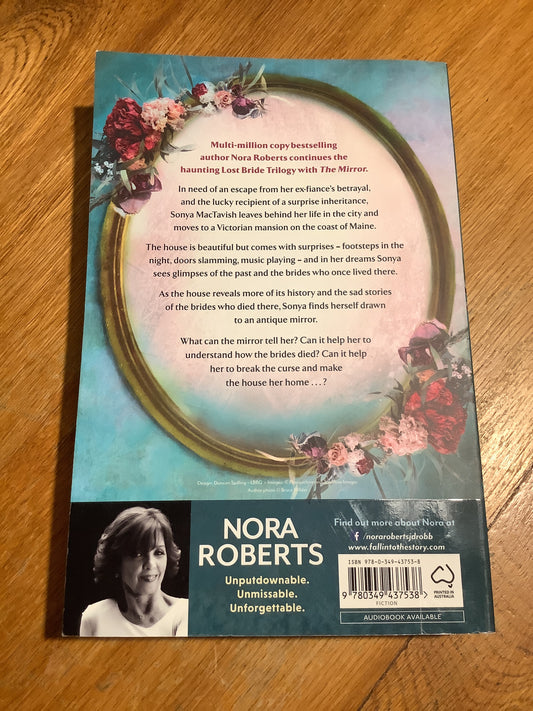 The Mirror. Nora Roberts. 2024.