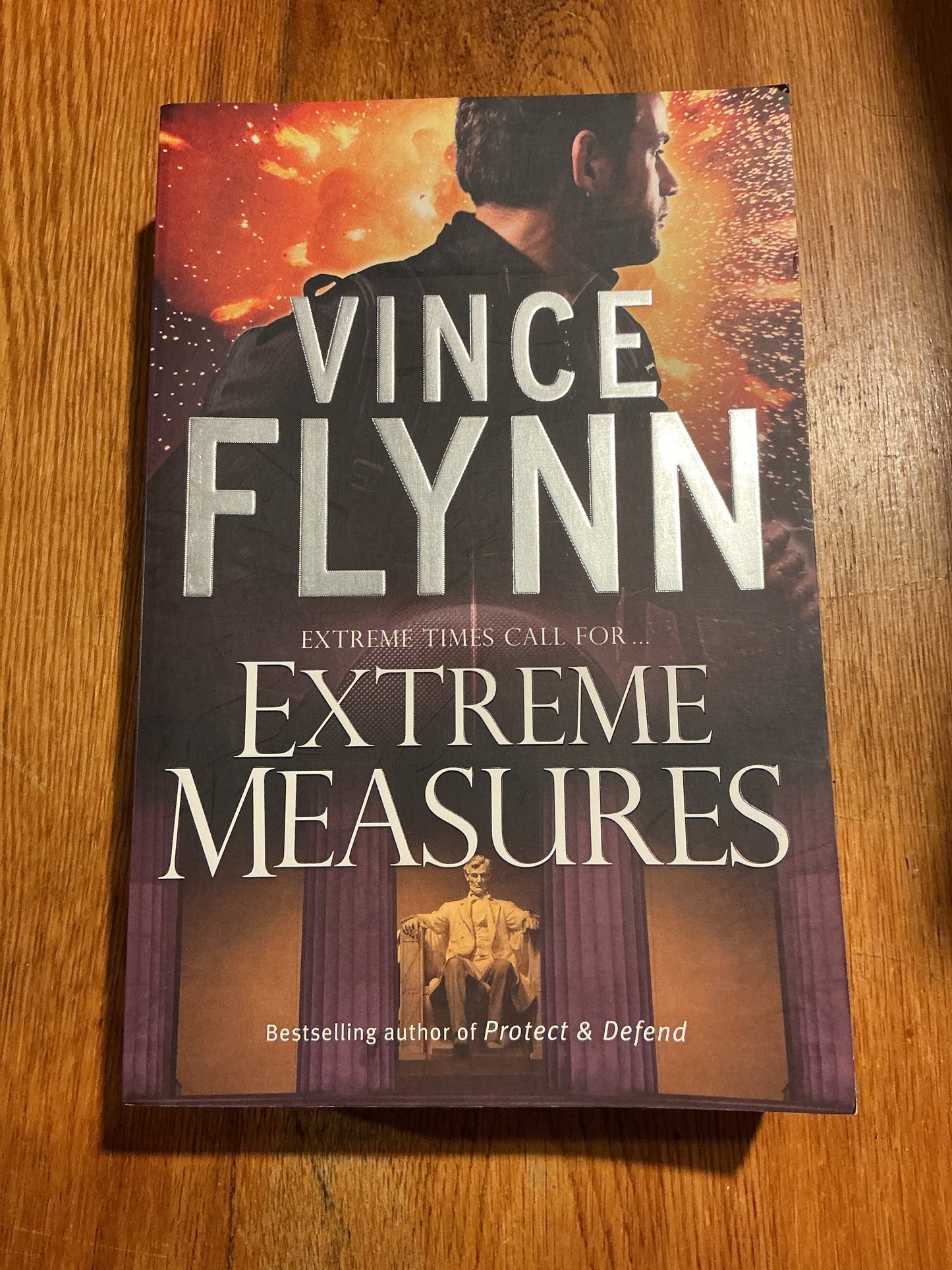 Extreme measures. Vince Flynn. 2008
