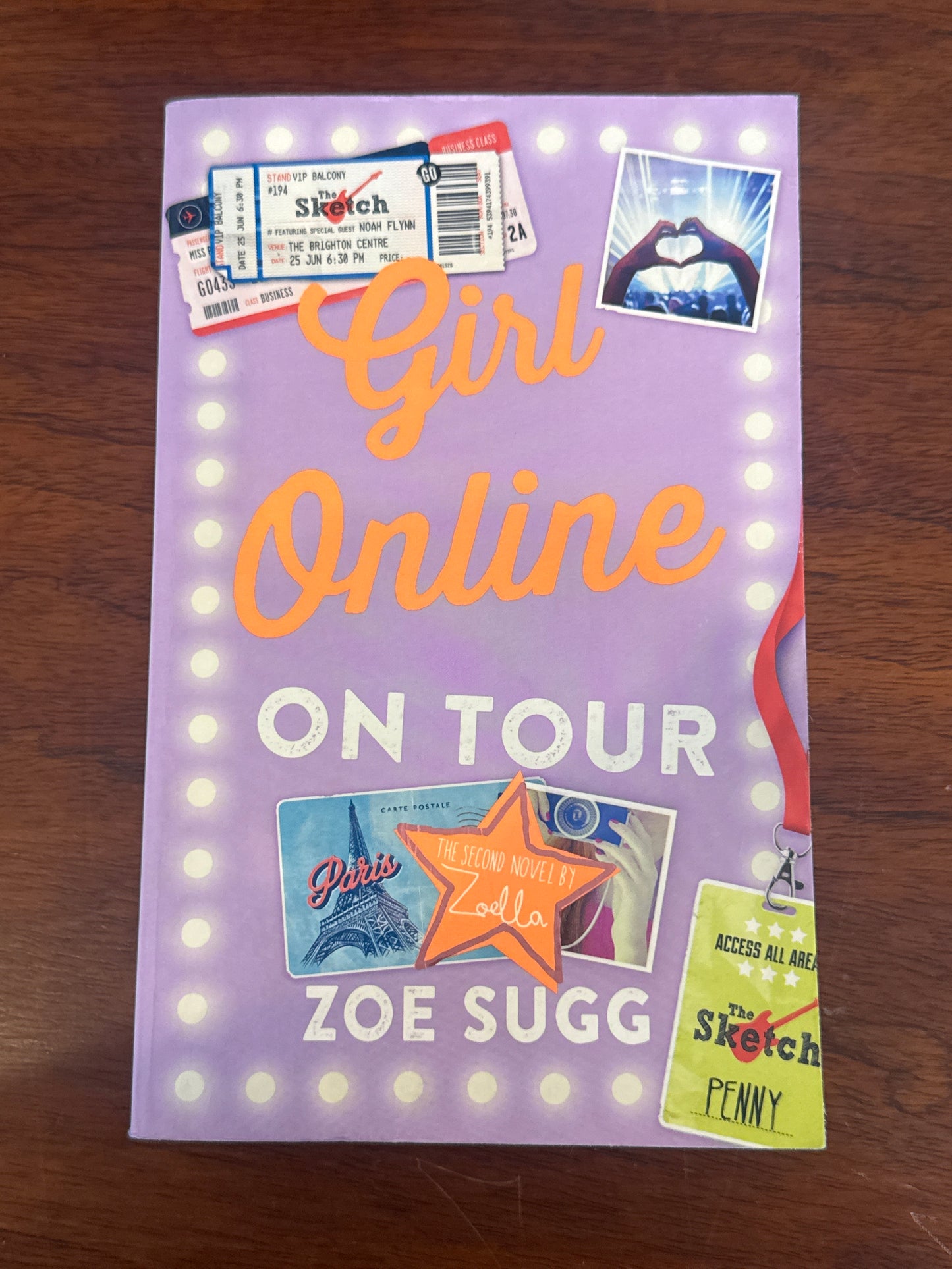 Girl online: on tour. Zoe Sugg. 2015.