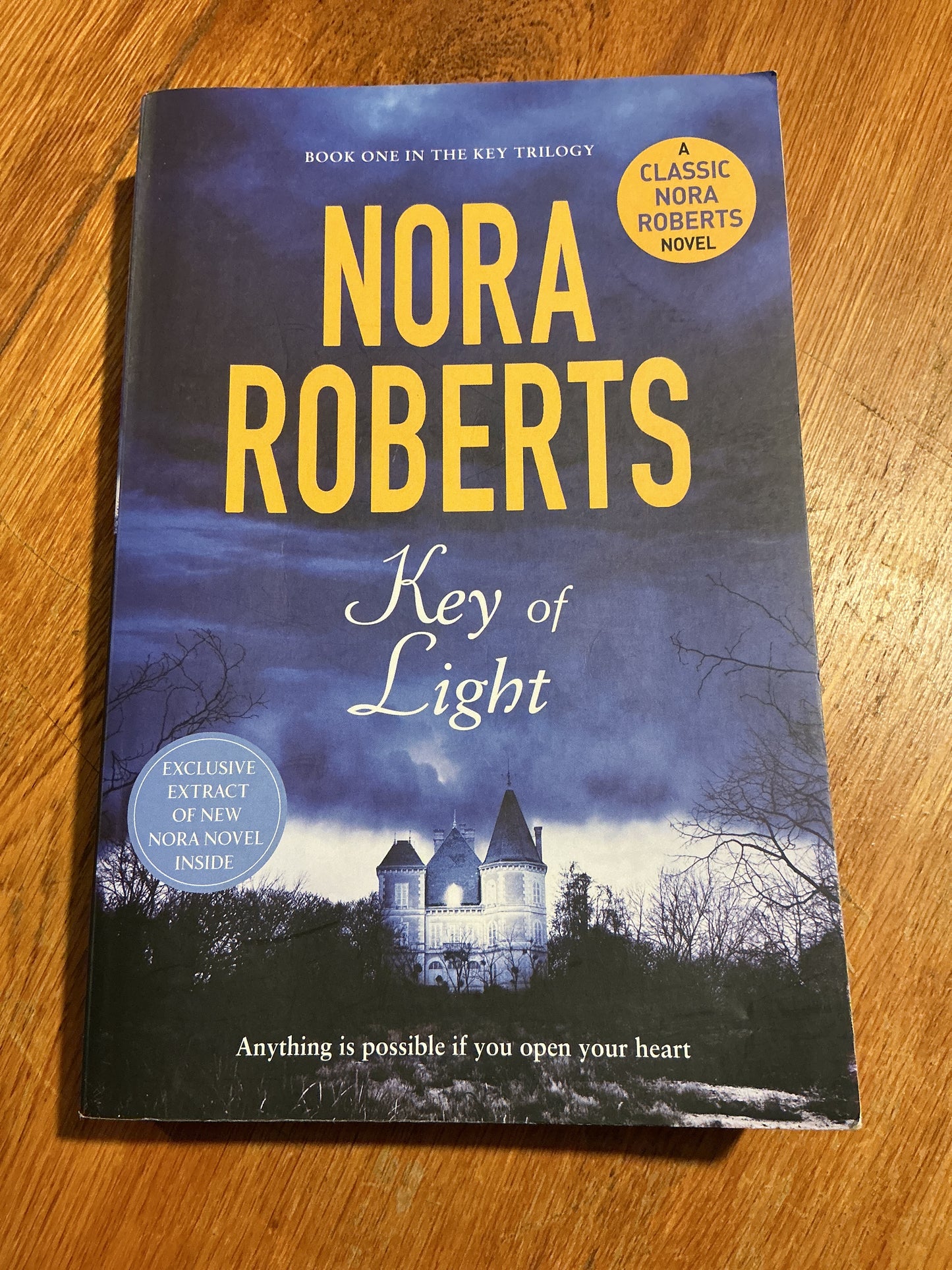 Key of light. Nora Roberts. 2021.