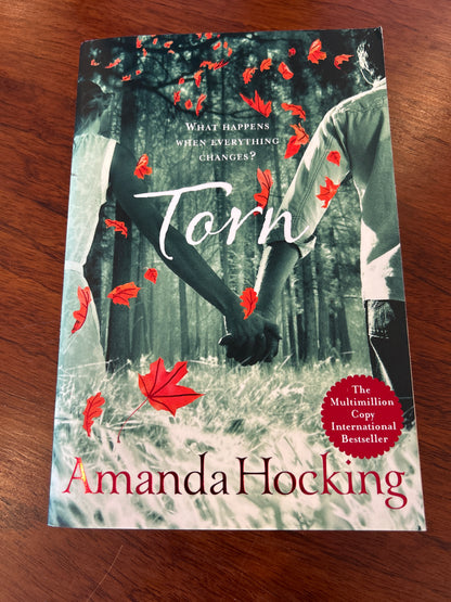 Torn. Amanda Hocking. 2012.
