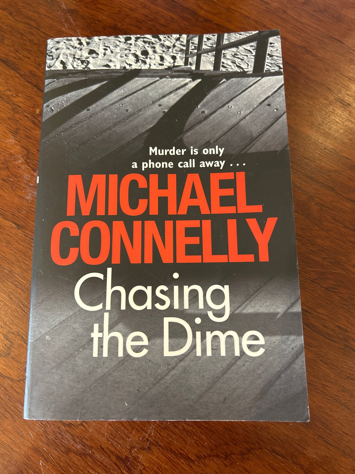Chasing the dime. Michael Connelly. 2002.