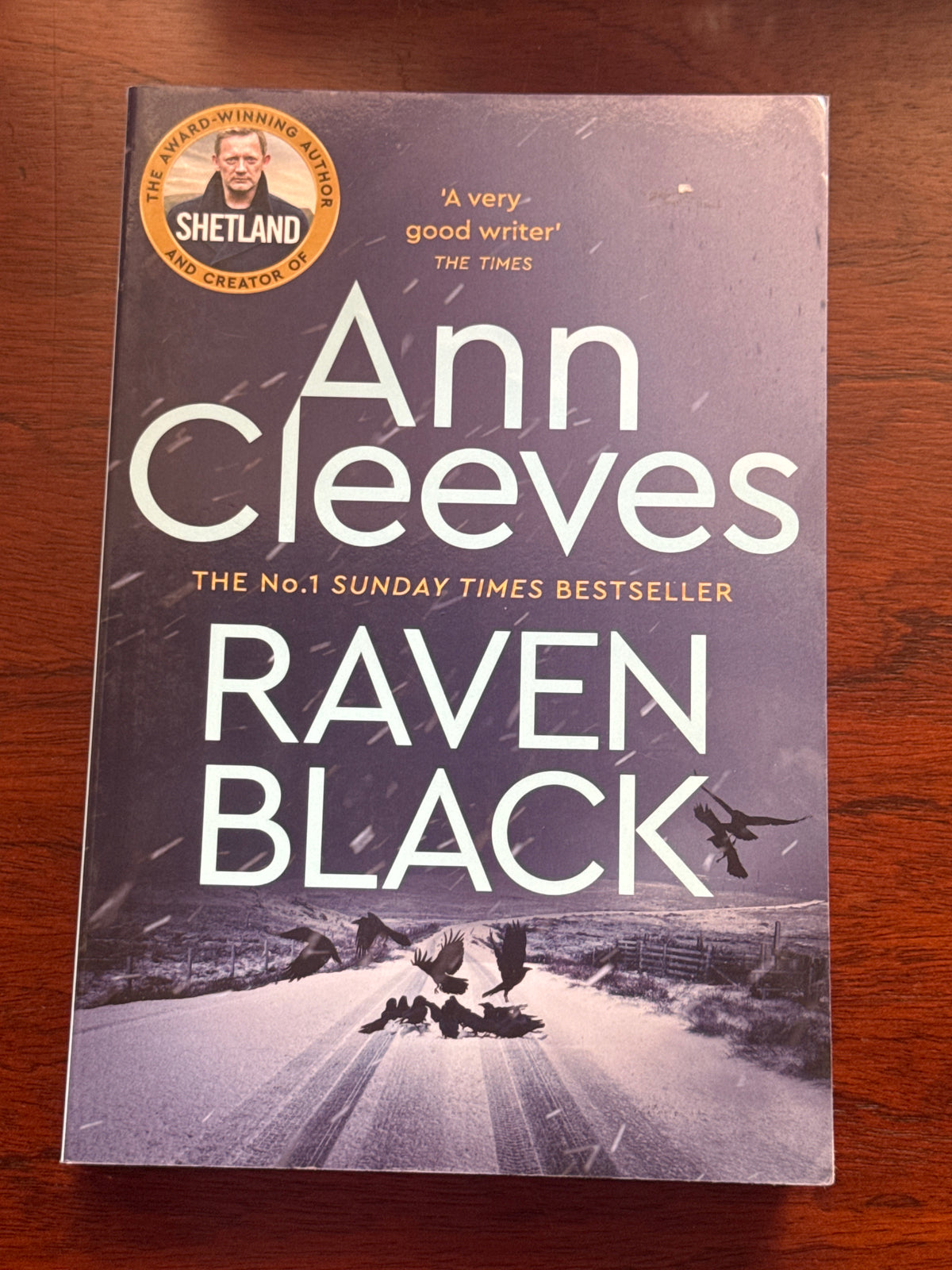 Raven black. Ann Cleeves. 2021.