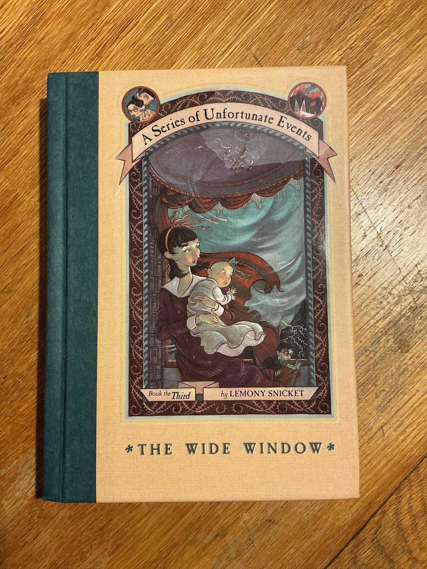 Wide window. Lemony Snicket. 2000.