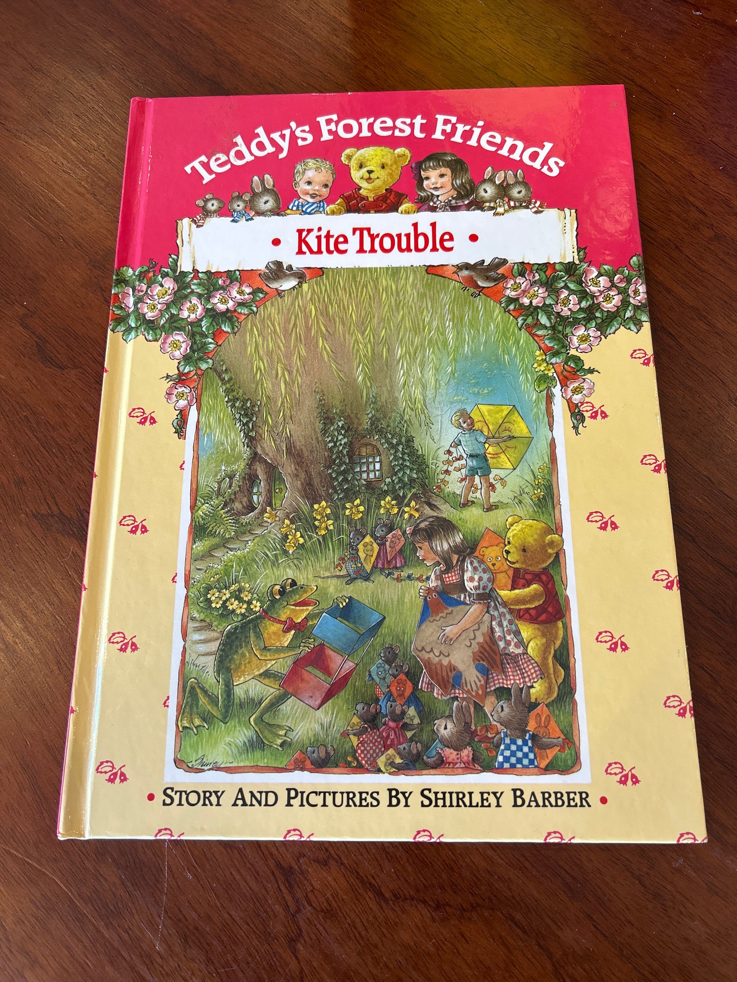 Kite trouble. Shirley Barber. 2003.