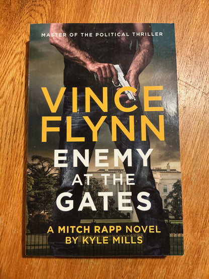 Vince Flynn: Enemy at the gates. Kyle Mills. 2021.