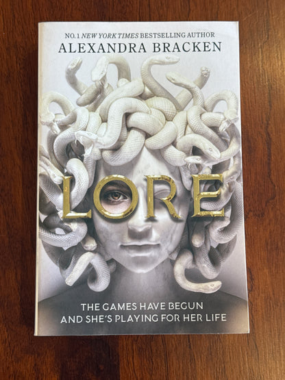 Lore. Alexandra Bracken.