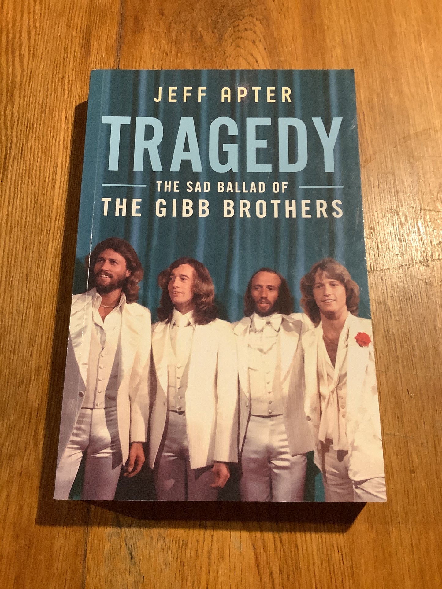 Tragedy: the sad ballad of the Gibb brothers. Jeff Apter. 2015.