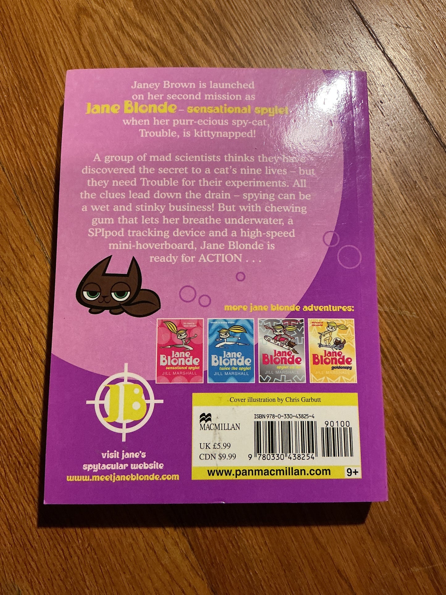 Jane Blonde spies trouble. Jill Marshall. 2006.